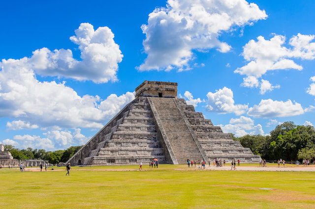 chichen itza temple 1