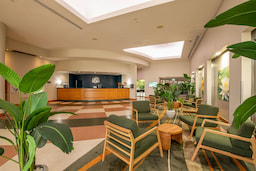 Holiday Inn Cairns Harbourside Lobby