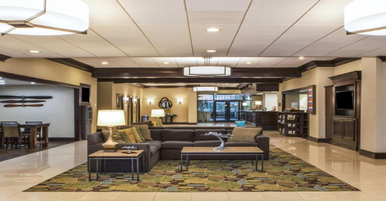 Holiday Inn National Airport Lobby