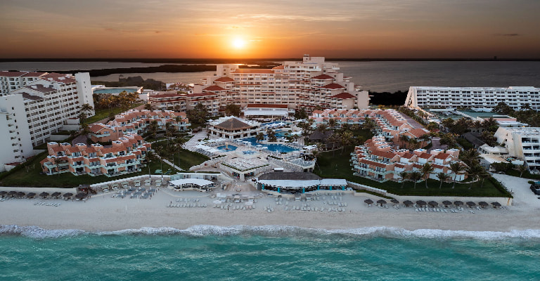 Wyndham Grand Cancun Exterior