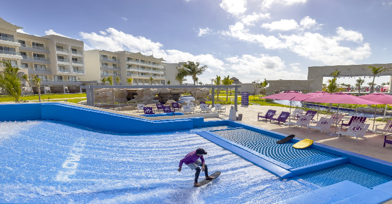 Planet Hollywood Cancun Exterior