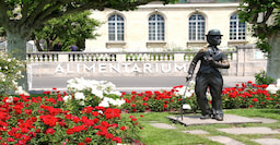 Charlie Chaplin Statue